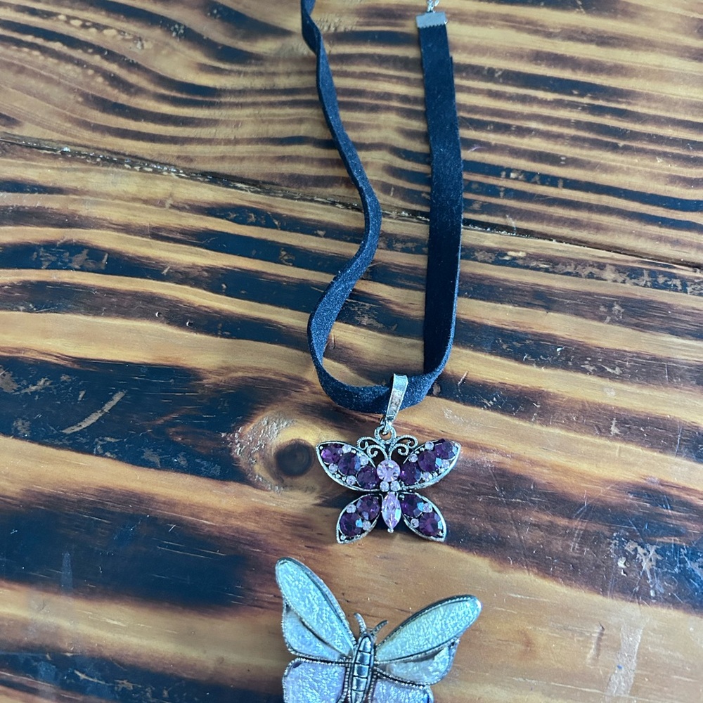 Chic Butterfly Pendant Necklace in Purple and Silver